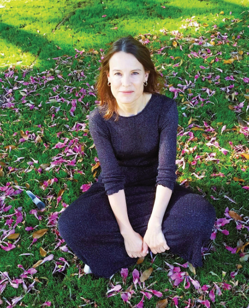 Detective Ferruchi, una magnífica novela coral escrita por la autora revelación de las letras gallegas con la que descubrir que nunca es tarde para casi nada